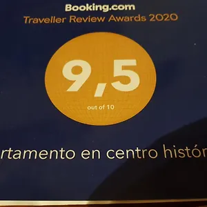 En Centro Histórico Con Garaje Propio Apartamento